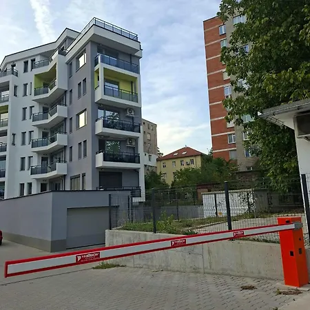 Apartamento Park View - Modern 2-bedroom With Free Underground Parking *