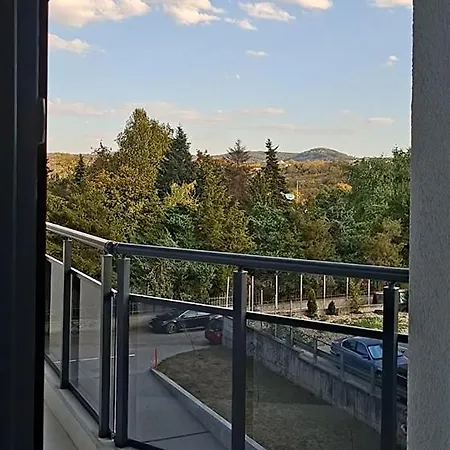 Apartamento Park View - Modern 2-bedroom With Free Underground Parking Veliko Tárnovo